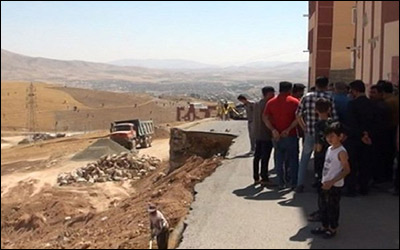 بازدید مدیرکل راه و شهرسازی کردستان از محل نشست دیوار حائل مسکن مهر کیان سقز