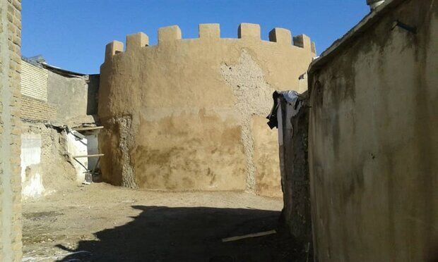 حمایت شرکت بازآفرینی شهری ایران از احیای بنای تاریخی برج و باروی زنجان  