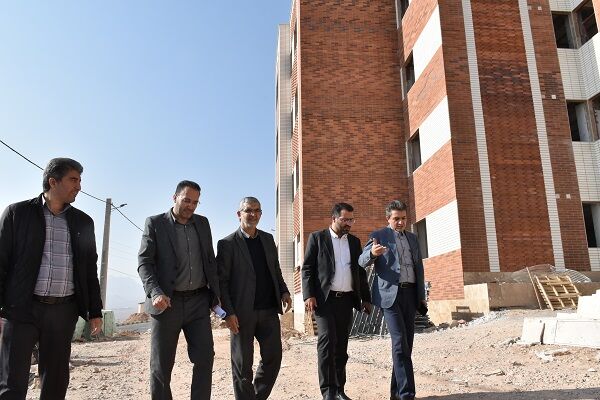 بازدید مدیرکل راه و شهرسازی استان سمنان از پروژه ۱۳۸ واحدی مهدیشهر