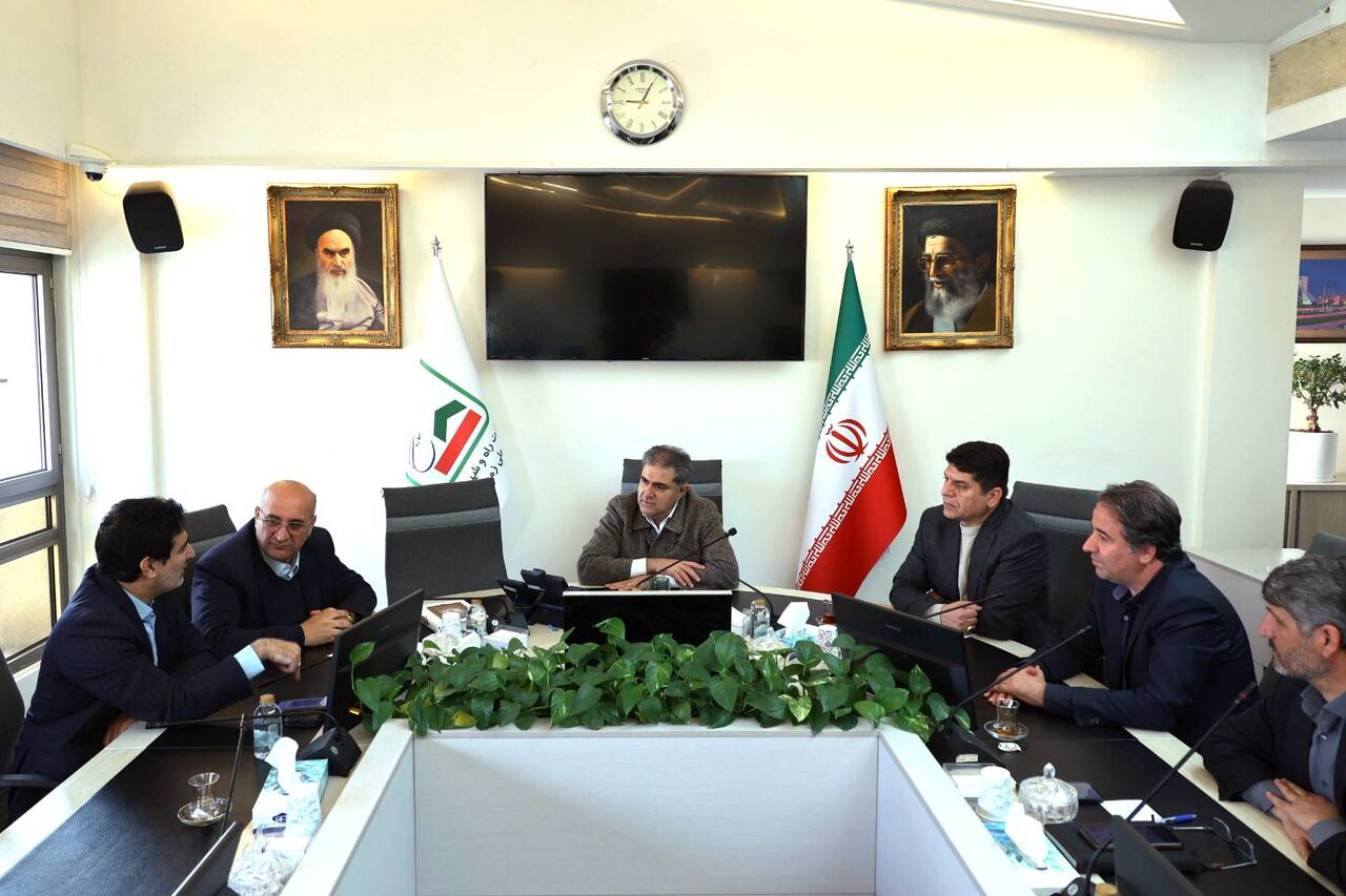 استفاده از تمامی ظرفیت‌ها برای تسریع در تعیین تکلیف اسناد مالکیت در اشتهارد