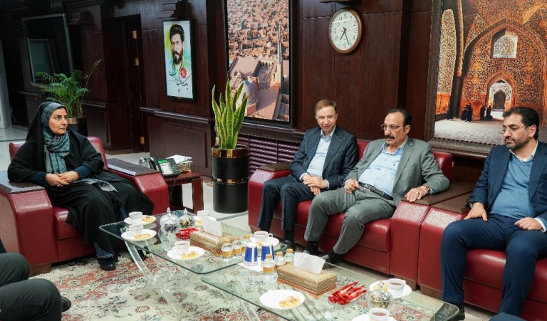 رایزنی وزیر راه و شهرسازی برای تأمین مالی پروژه‌های مسکن