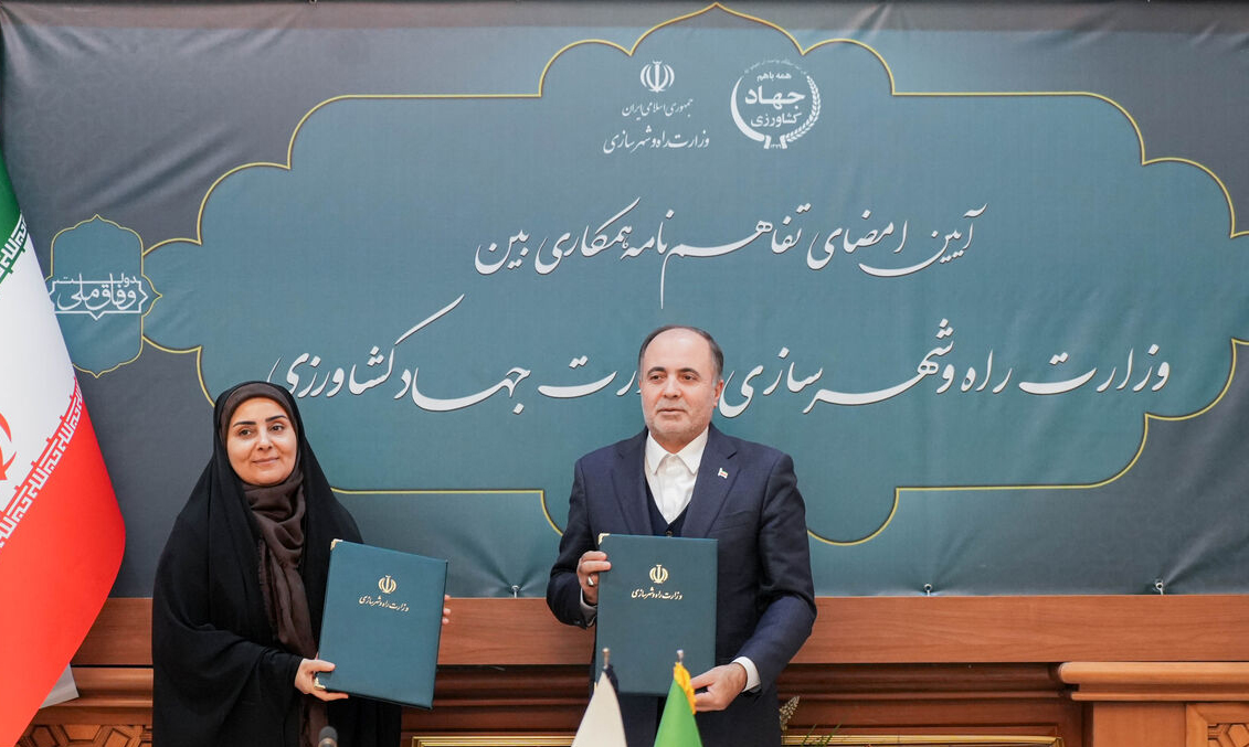 وزرای راه و شهرسازی و جهاد کشاورزی برای احداث ۱۰۰ هزار مسکن کارکنان جهاد ، تفاهم‌نامه امضا کردند