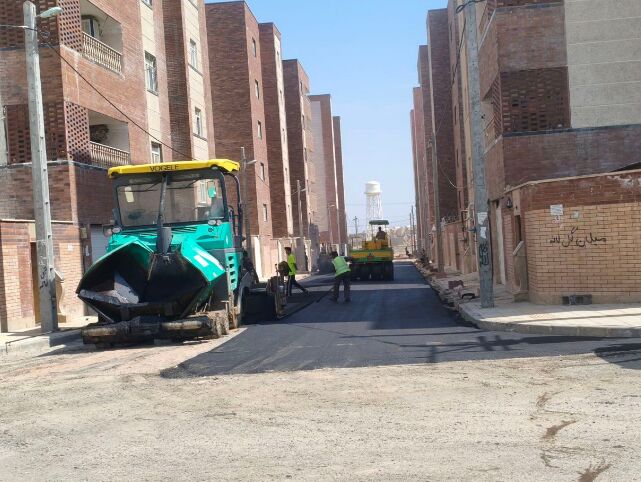 آغاز عملیات آسفالت معابر سایت نهضت ملی مسکن آرمانشهر زاهدان