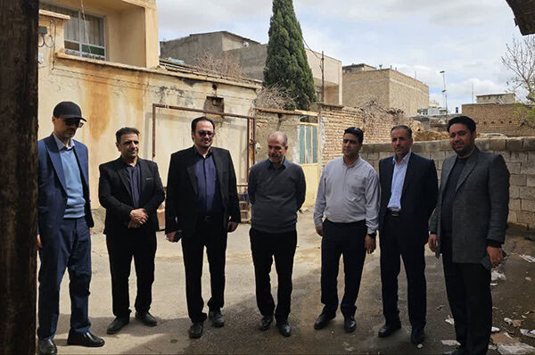 بازدید معاون وزیر راه و شهرسازی از سکونتگاه‌های غیررسمی محلات / شتاب‌گیری نوسازی بافت فرسوده دلیجان با طرح «کلید به کلید»