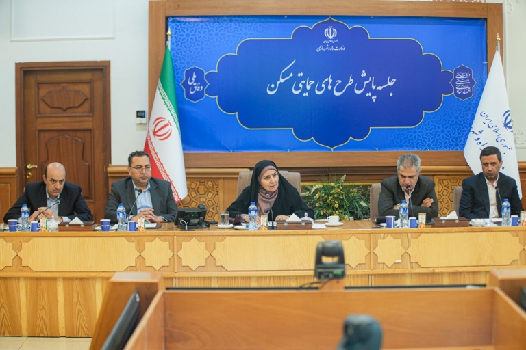 هر جا زمین و متقاضی هست ، زمین واگذار شود / تسهیلگری دولت برای ساخت مسکن